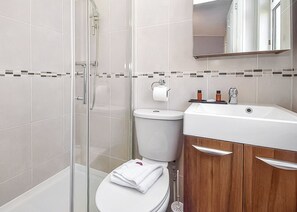 Bathroom - 3 bedroom accommodation in Woodham Walter, Maldon (Woodham Walter, Maldon)