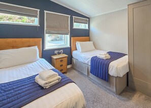 3 bedrooms - Spacious and luxurious lodge situated on the sea front. (Lendalfoot)