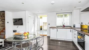 Fridge, oven, stovetop, toaster