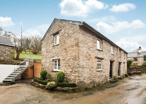 Exterior - Apple Cottage is a firm favourite with our guests. (Watergate, Looe)