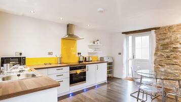 Fridge, oven, stovetop, toaster