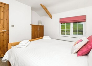 2 bedrooms, free WiFi - Apple Cottage is a firm favourite with our guests. (Watergate, Looe)