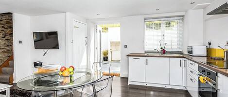 Refrigerador, horno, parrilla de estufa y tostadora