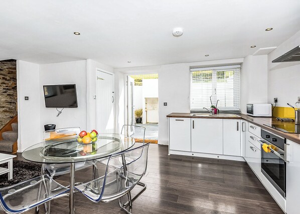 Refrigerador, horno, parrilla de estufa y tostadora