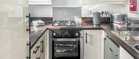 Refrigerador, horno, parrilla de estufa y tostadora
