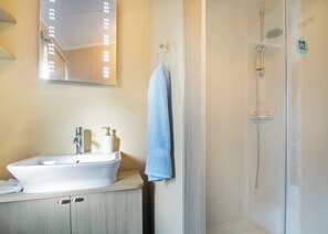Bathroom - 2 bedroom accommodation in Swanage (Swanage)
