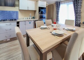 Dining - 2 bedroom accommodation in Swanage (Swanage)