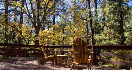 Ahwahnee-be Vintage Cabin - Three blocks to town!