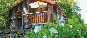 Pine log lodge with one double and one twin.