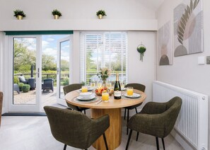 Dining - Stylish and contemporary lodge. (South Duffield, Nr York)