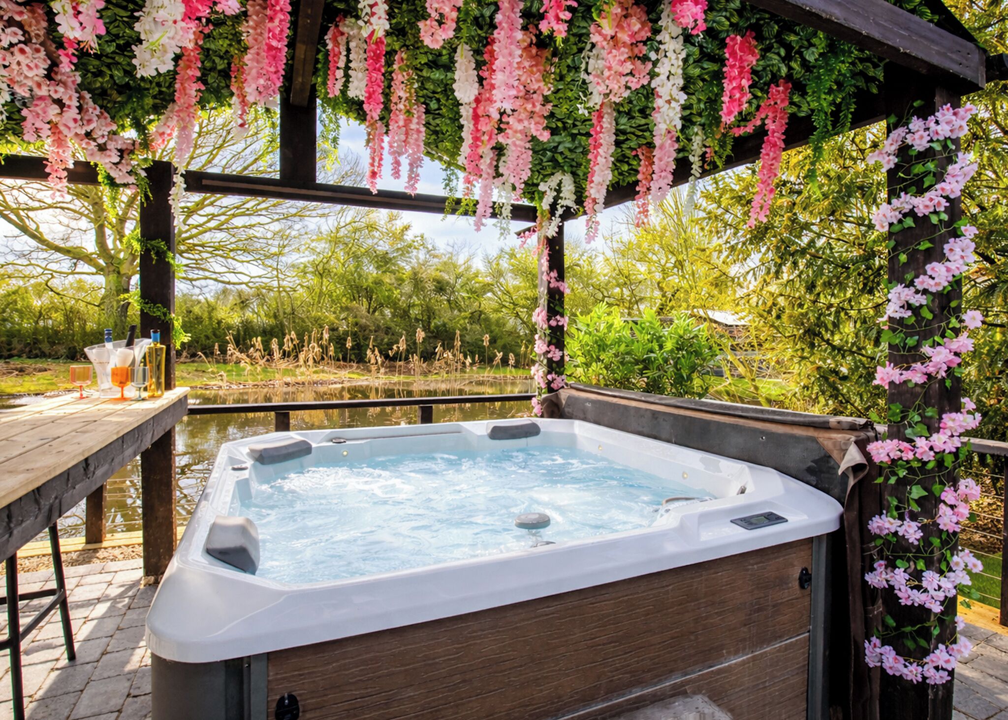 Outdoor spa tub