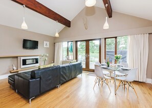 Unclassified image, 3 of 13, button - Stylish and contemporary lodge. (South Duffield, Nr York)