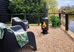 Property grounds - Stylish and contemporary lodge. (South Duffield, Nr York)