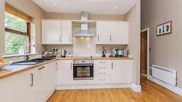 Fridge, oven, stovetop, toaster