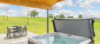 New in 2022 Luxurious and contemporary lodge with stunning countryside views.