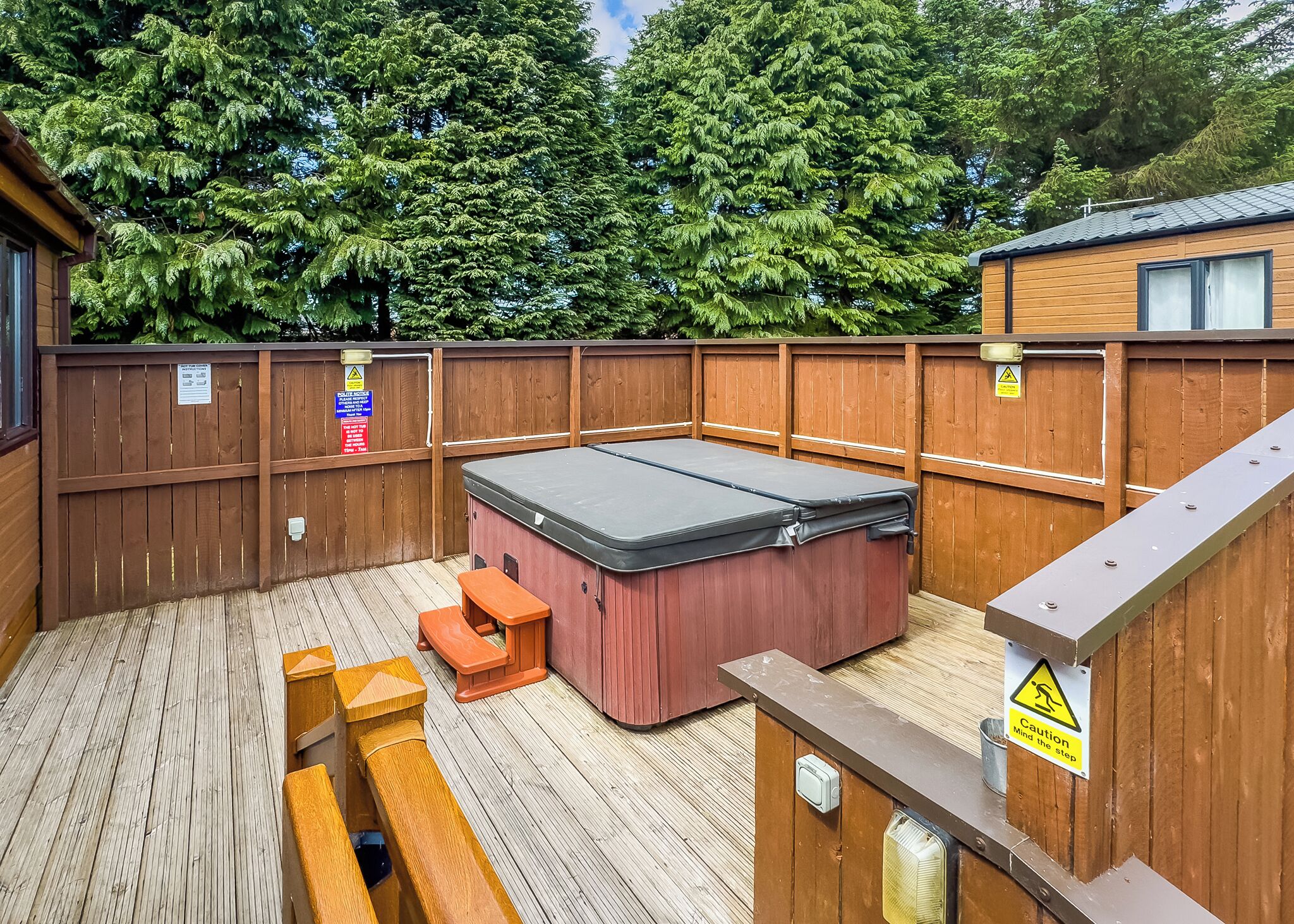 Outdoor spa tub