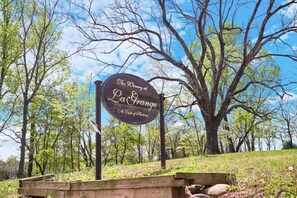 تفاصيل الفندق من الخارج