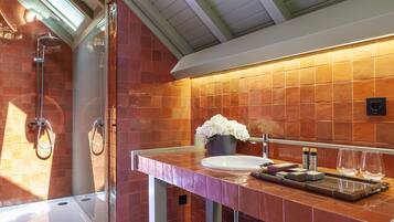 Ducha, cabezal de ducha tipo lluvia, artículos de tocador gratuitos