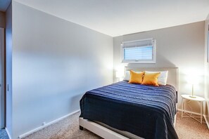 4 habitaciones, tabla de planchar con plancha, wifi y ropa de cama 