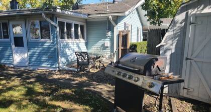 Modern Cozy Home 4 min Drive from Notre Dame