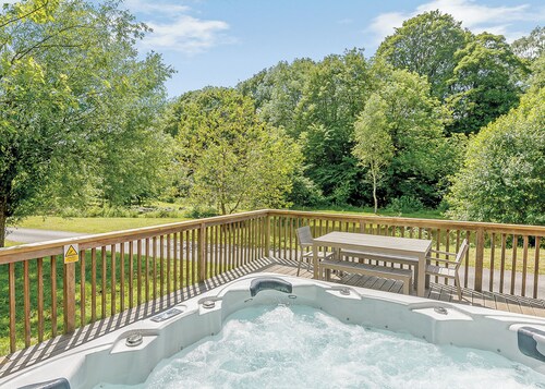 An extremely spacious two storey luxury lodge.