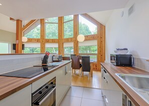 Fridge, oven, stovetop, dishwasher - An extremely spacious two storey luxury lodge. (Llangollen)