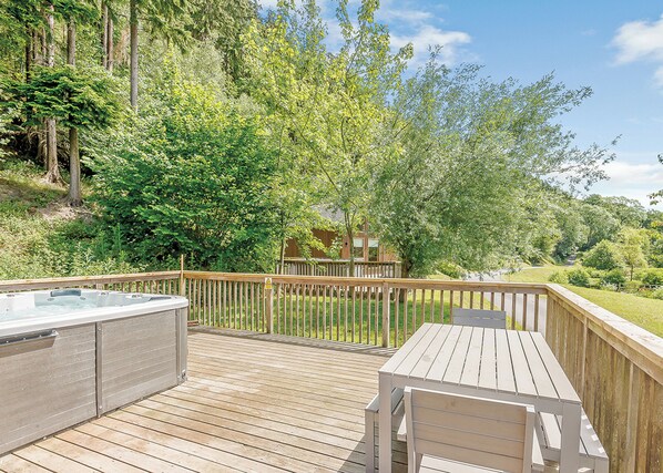 Unclassified image, 1 of 12, button