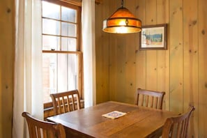 Dining - Twin Rock Tree House - Vintage Cabin (Idyllwild-Pine Cove)