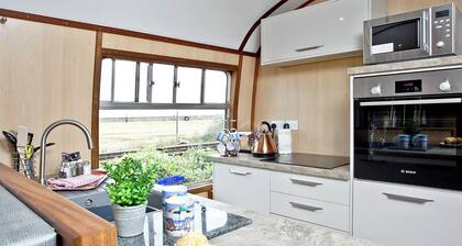 Brunel Boutique Railway Carriage 4