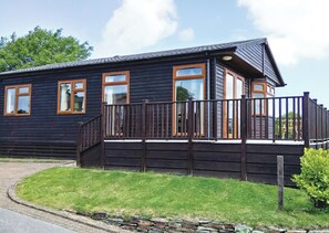 Exterior - Spacious lodge with one master double and two twin. (Tintagel)