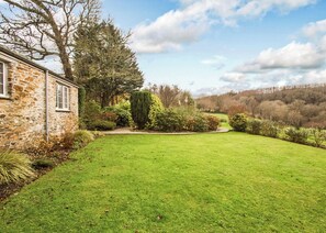 Property grounds - 2 bedroom accommodation in Watergate, Looe (Watergate, Looe)
