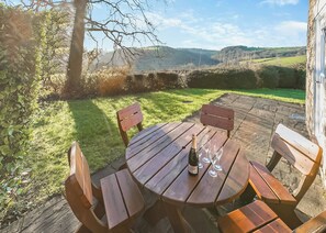 Outdoor dining - 2 bedroom accommodation in Penpillick, Nr Fowey (Penpillick, Nr Fowey)