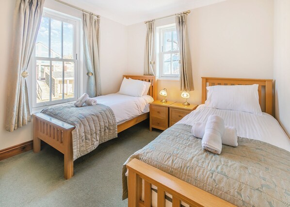 2 bedrooms, free WiFi - Individually styled two storey traditional styled cottage. (Penpillick, Nr Fowey)