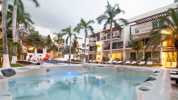 Jetted bathtub - LUXURY CONDO STEPS FROM 5th AV & BEACH (Playa del Carmen)