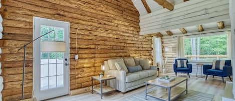 Fernseher, DVD-Player, Stereoanlage, Arbeitsbereiche