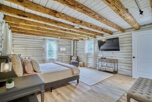 5 bedrooms, desk, iron/ironing board, travel cot