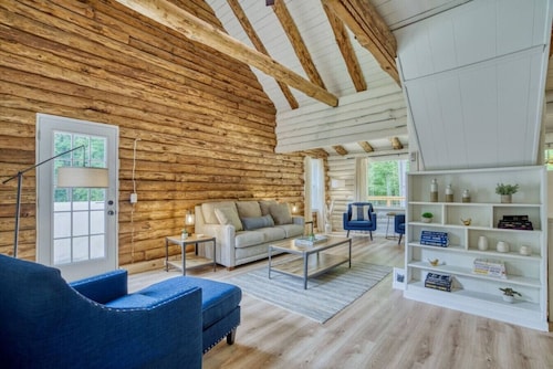 Our Happy Place #LuxuryLogCabin HOT TUB Waffle Bar