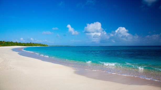 A beach with clear turquoise water, white sand, and a distant island. - Heated pool on the water - under 10 mins to beaches! (Sarasota)