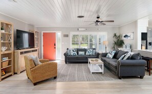 Smart TV, libri, impianto stereo