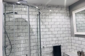 Apartment | Bathroom | Shower, hair dryer, towels