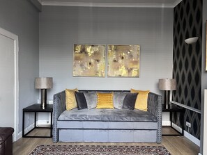 Apartment | Living area | Fireplace - Apartment With City Views - Sleeps 3 (Edinburgh)