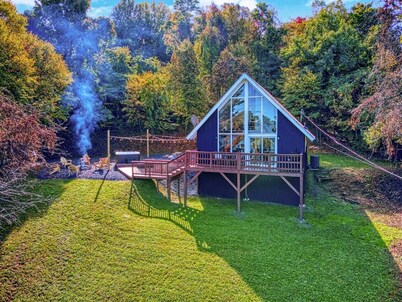 Whispering Hillside -Coffee Bar, Hot Tub Fire Pit