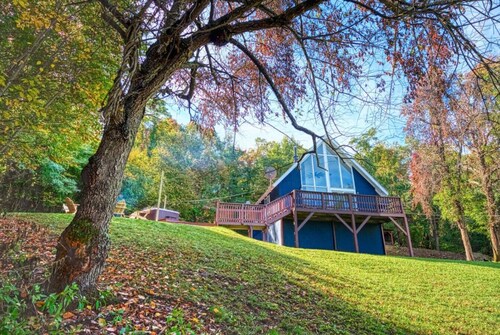 Whispering Hillside -Coffee Bar, Hot Tub Fire Pit