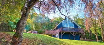 Whispering Hillside -Coffee Bar, Hot Tub Fire Pit