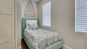 A bedroom with a bed, a wardrobe, and a window with blinds. - 4.5mi to Augusta National & walkable downtown! (Augusta)