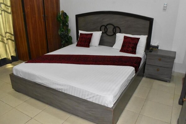 Kahden hengen standard-huone (yksi tai kaksi sänkyä) | Ilmainen Wi-Fi, vuodevaatteet