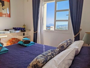 3 sovrum, värdeförvaringsskåp på rummet och skrivbord