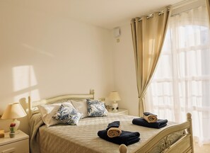 3 bedrooms, in-room safe, desk, iron/ironing board