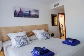 3 habitaciones, caja de seguridad en la habitación y escritorio 