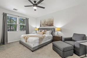 4 bedrooms, desk, iron/ironing board, travel crib